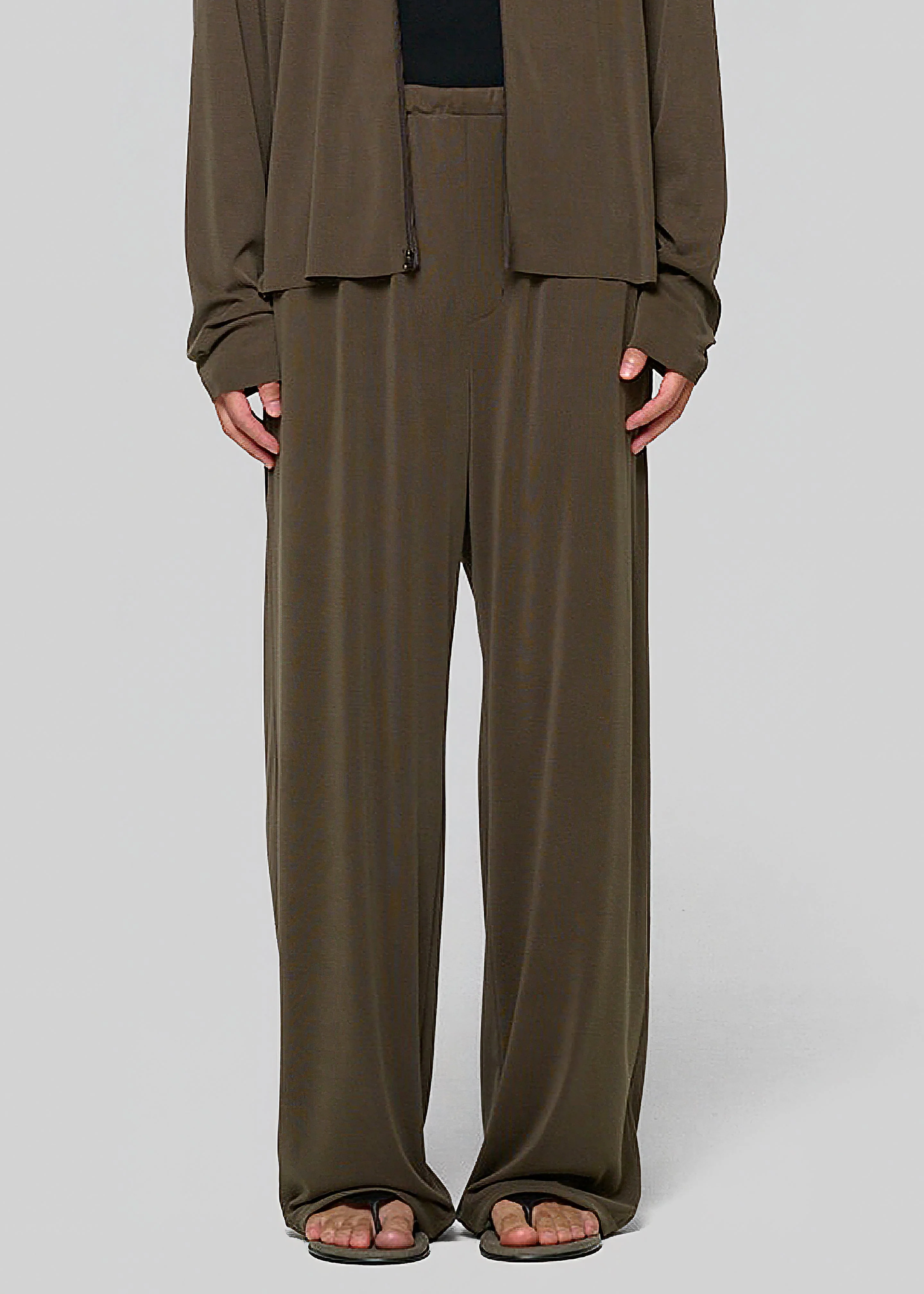 Amomento Easy Banding Pants - Brown - Image 2