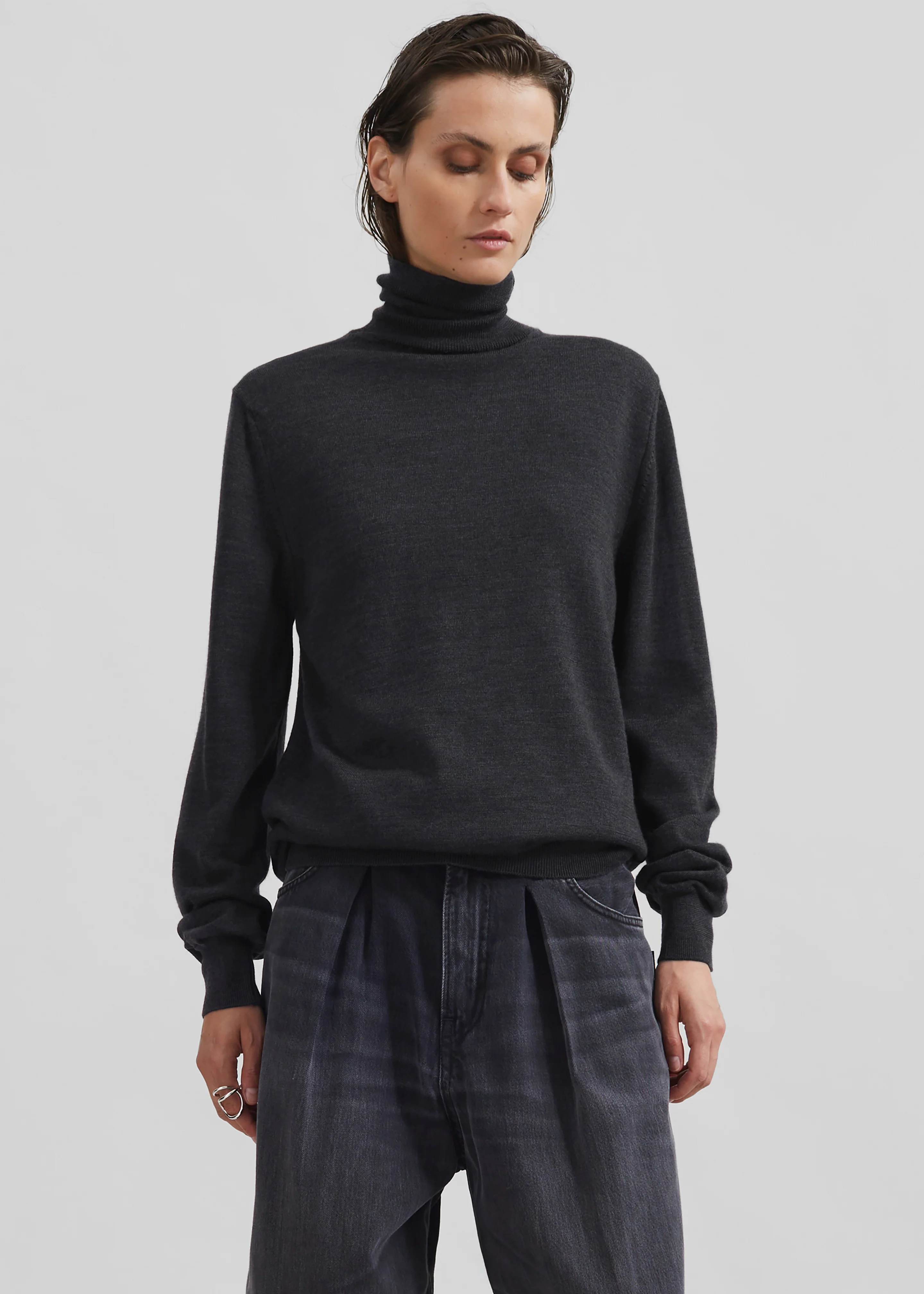 Eve Thin Turtleneck Sweater - Dark Grey Melange - Image 7