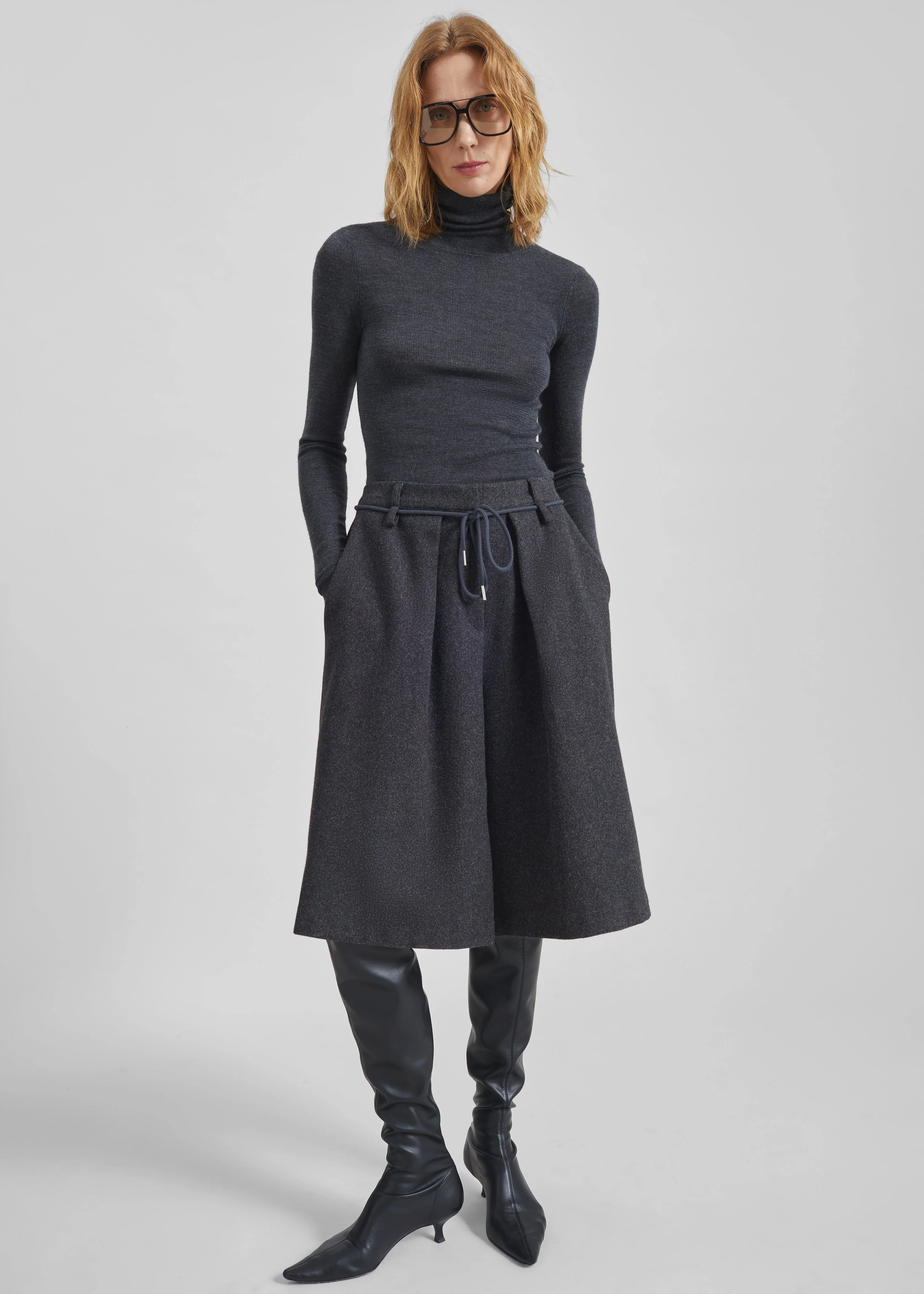 Hemavan Bermuda Shorts - Dark Grey - Image 5