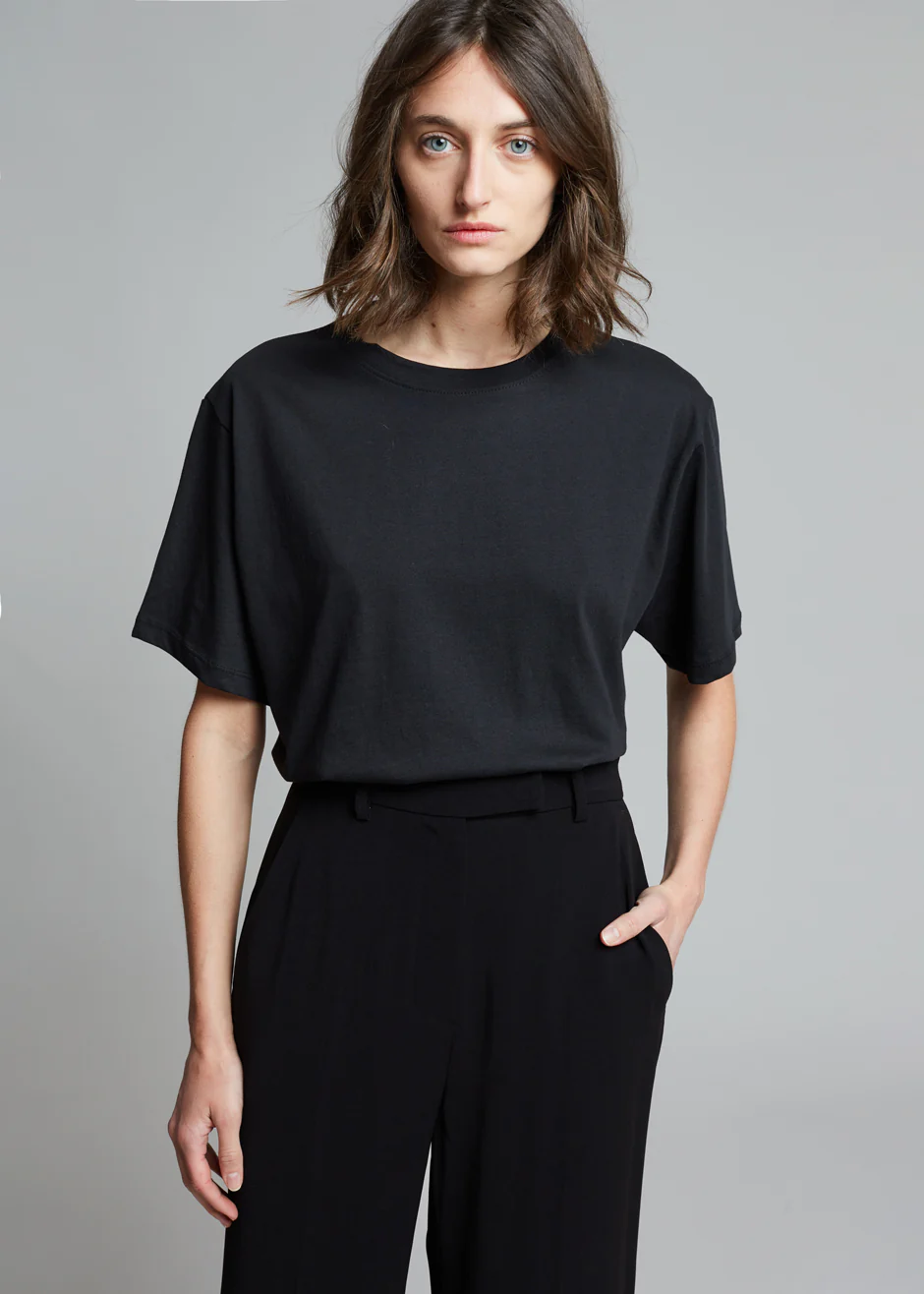 Lilou Simple Tee - Black - Image 4
