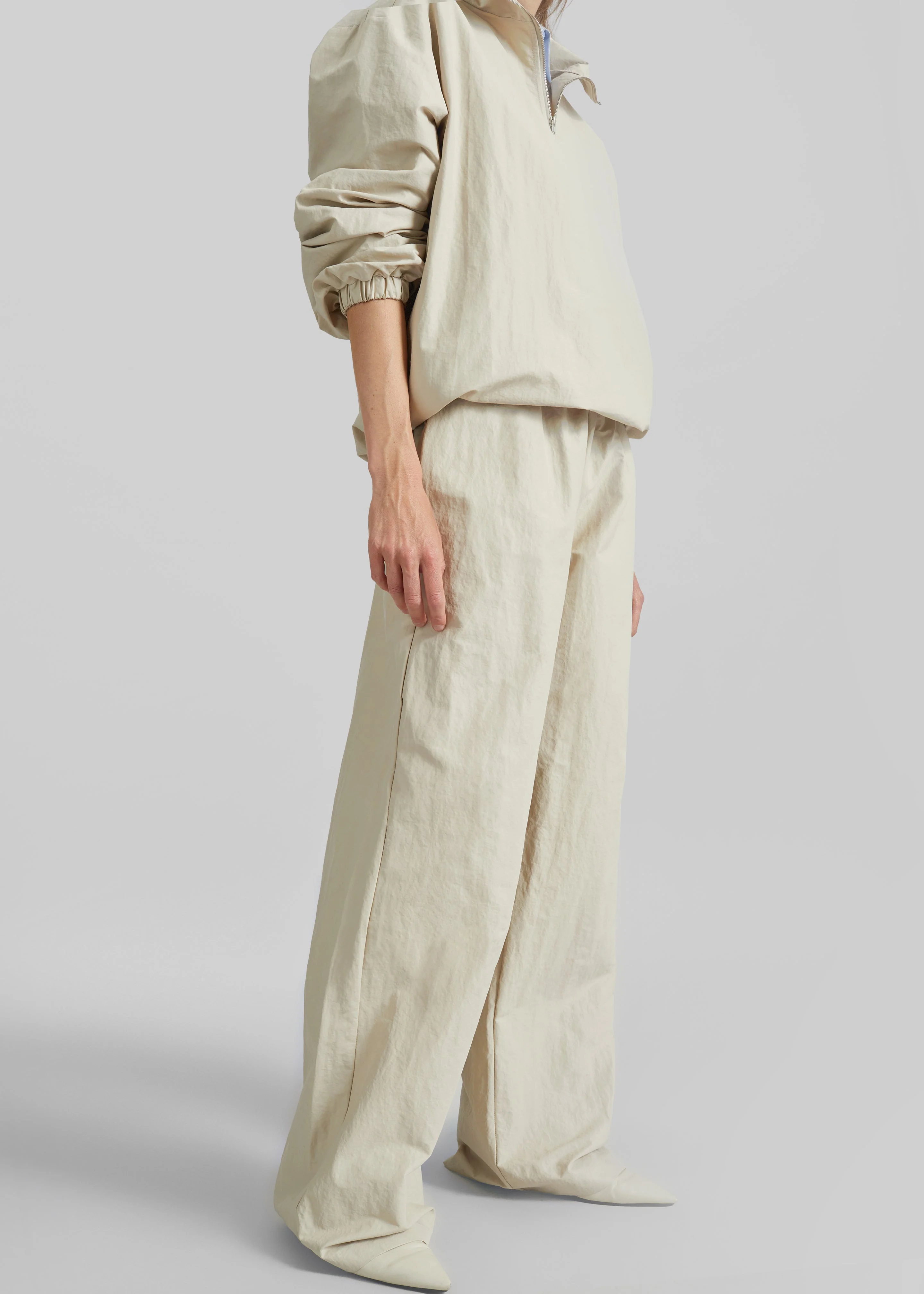 Majvik Joggers - Light Beige - Image 4